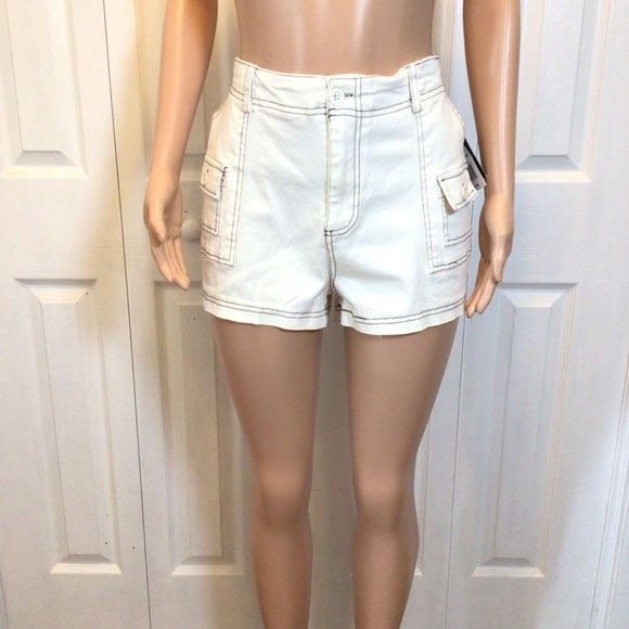 Harper & Ivy Juniors Off White Contrast Cargo Pocket Shorts Size Large - Picture 3 of 9